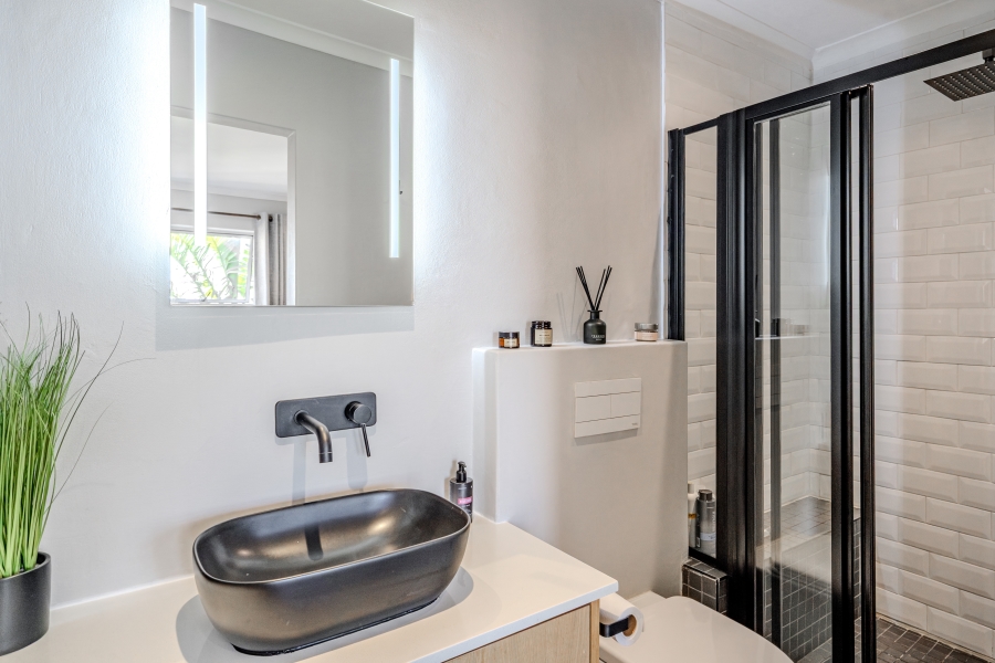 2 Bedroom Property for Sale in Vredehoek Western Cape